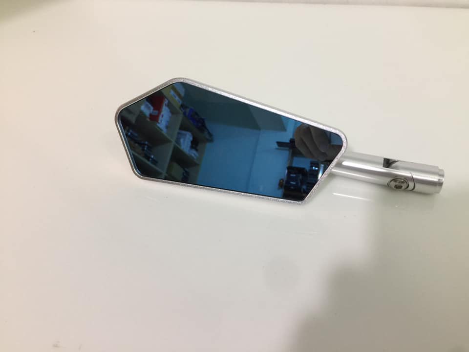 KÍNH CHIẾU HẬU XE MÁY RIZOMA KIỂU IPHONE XÉO