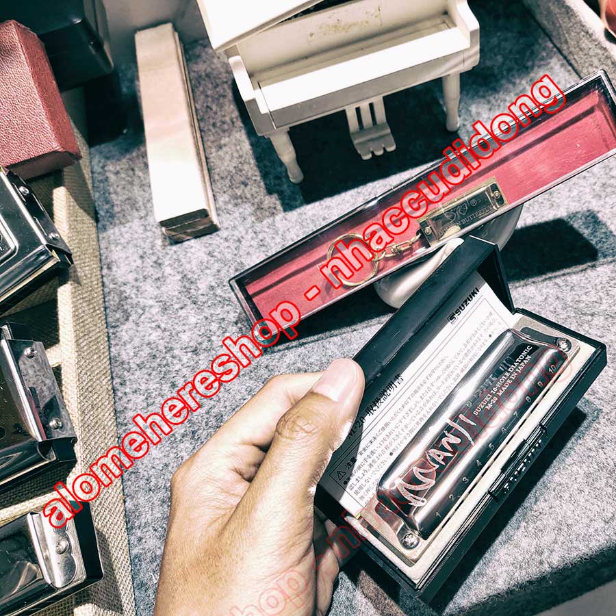 Kèn harmonica diatonic Suzuki Manji M-20 key C (Bạc)