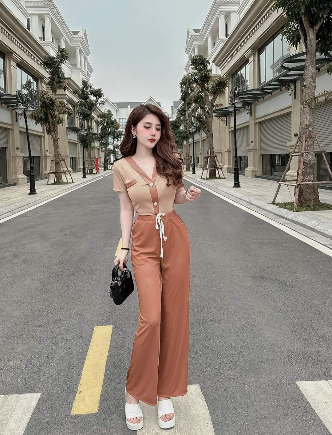 Set bộ thun áo cổ V có nút tay ngắn mix quần dài suông dây rút cá tính, Set bộ mặc nhà, đi chơi áo ngắn tay cổ V phối nút mix quần dài phong cách, Set bộ hottrend áo cổ V phối nút tay ngắn phối quần dài suông xinh xắn MTB