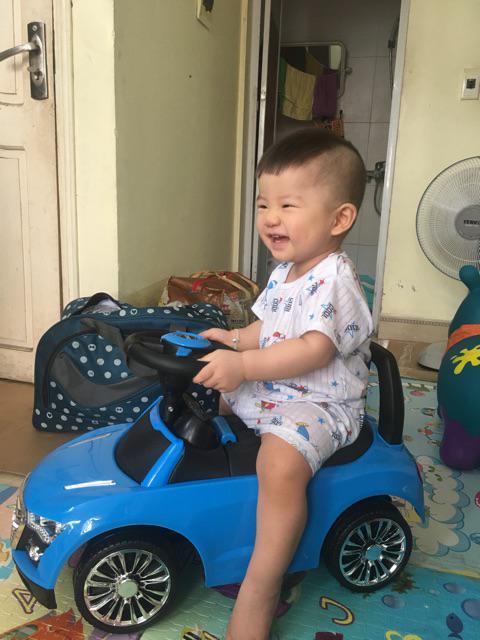 Ô TÔ CHÒI CHÂN AUDI MÀU XANH CHO BÉ