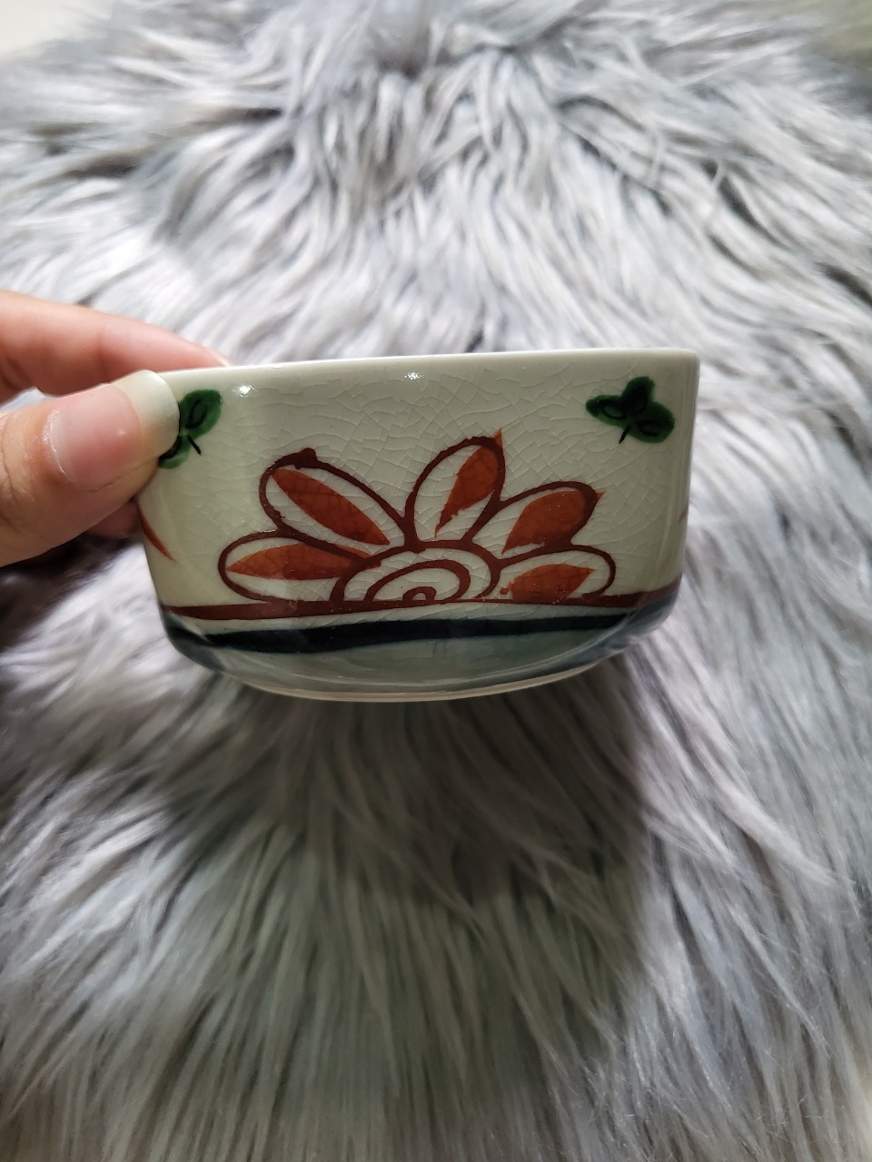 Chén sứ hoa văn