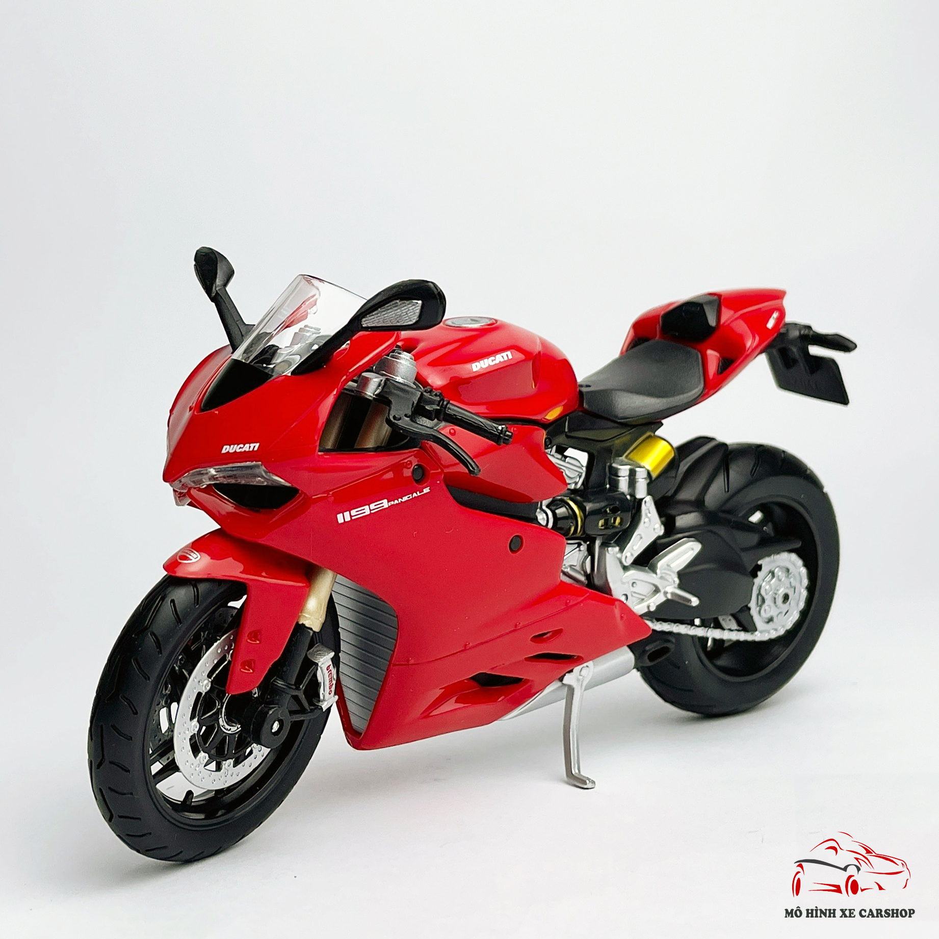 Xe mô hình siêu xe moto Ducati 1199 Panigale là một trong những món quà tốt nhất mà fan của Ducati không thể bỏ qua. Với ấn tượng về kích thước và chi tiết, chiếc xe này chắc chắn sẽ đem lại cho bạn một trải nghiệm không thể nào quên được.