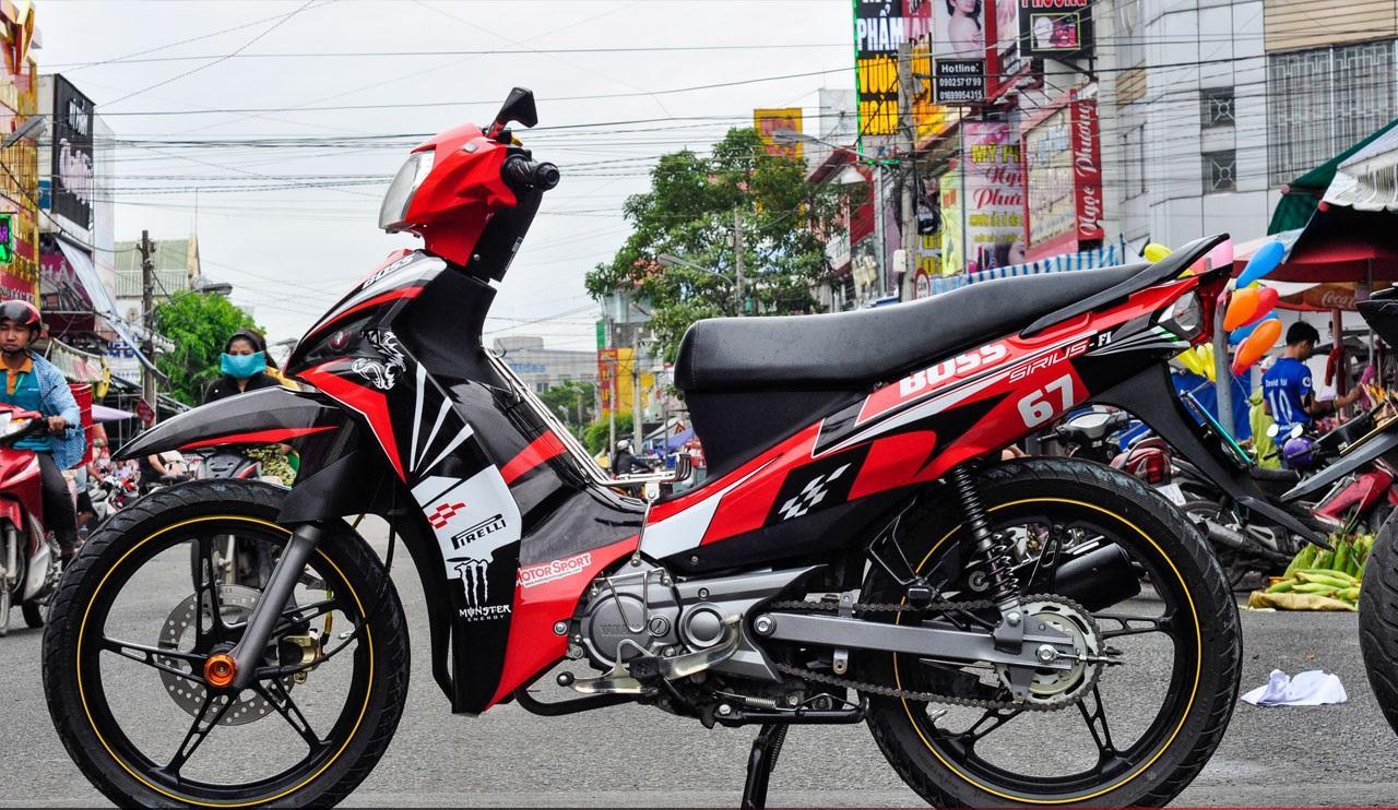 Tem trùm xe máy Sirius độ Trắng Đỏ Đen Boss - Tem xe máy sirius thiết kế theo yêu cầu - Tem xe sirius đỏ đen rẻ đẹp