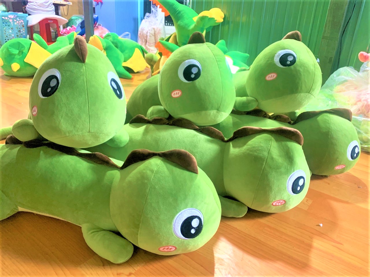 Gối Ôm Gấu Bông Khủng Long Mắt Lồi Cute Vải Nhung Co Dãn 4 Chiều Hàng Cao Cấp - giá xưởng - gấu bông nhồi gòn bi trắng sạch không tạp chất - gaubong268