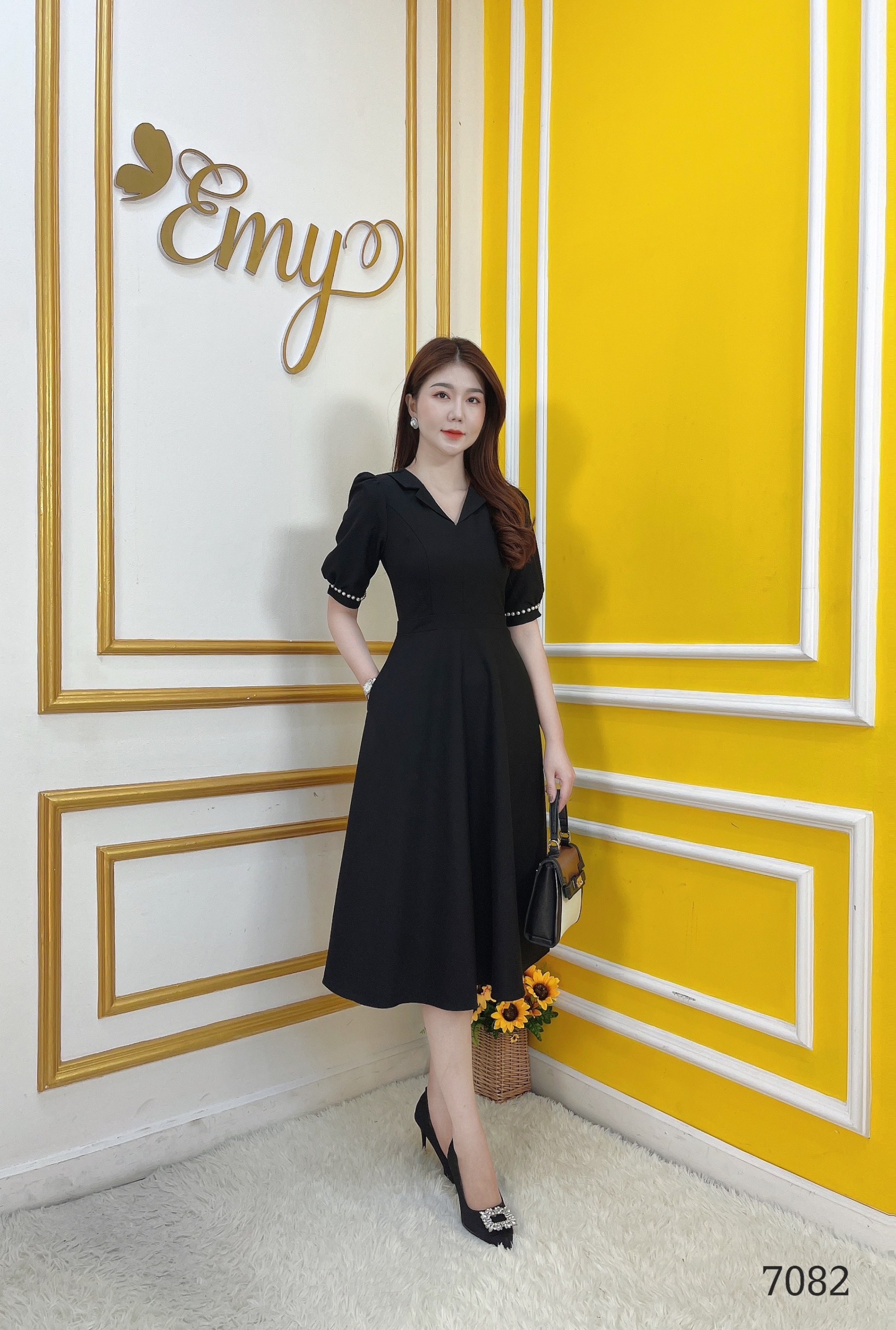 Đầm EMY EM7082  Xoè Đen Cổ Danton