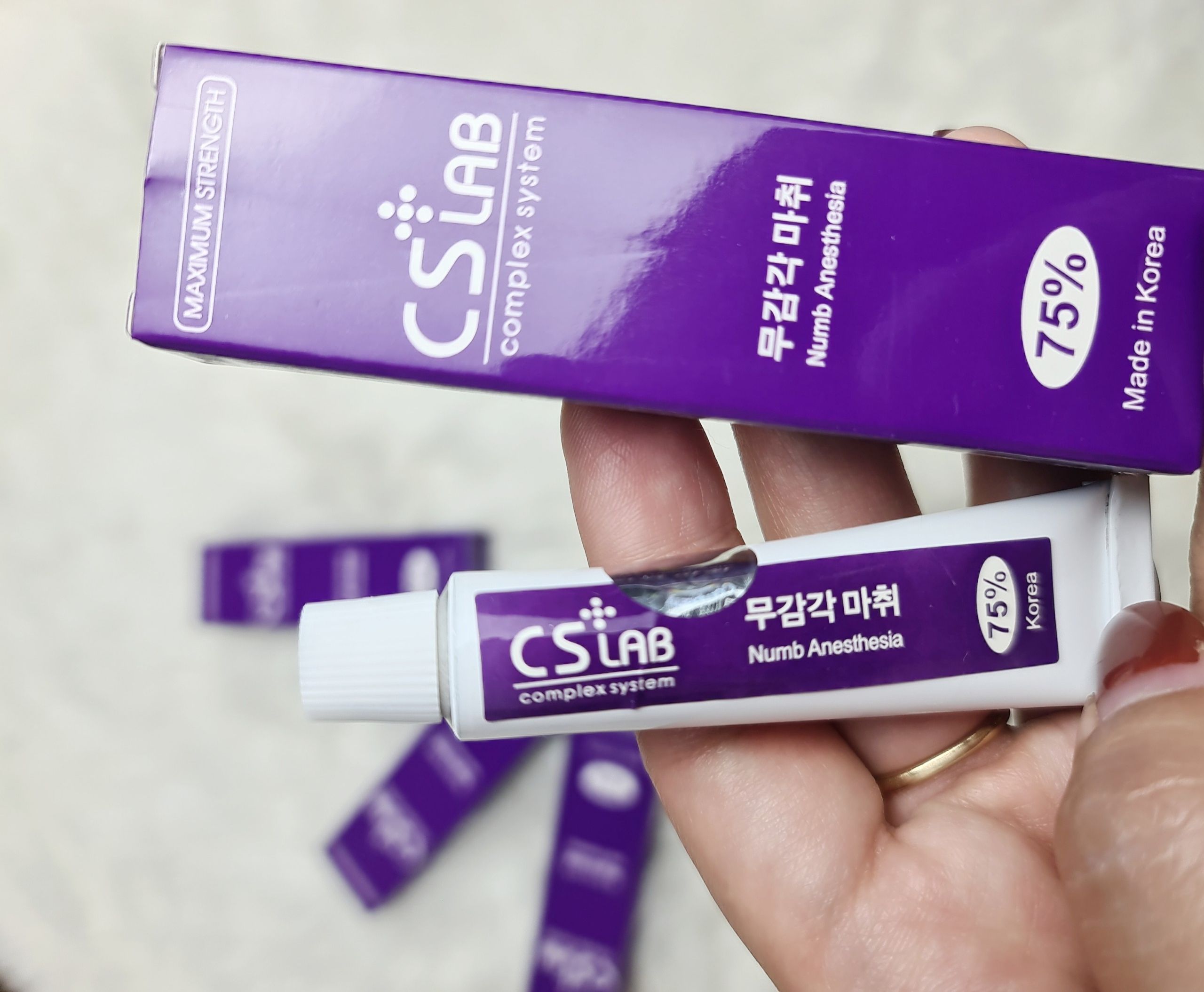Tuýp dưỡng Cslab Tím Môi Mày Mí Hàn Quốc