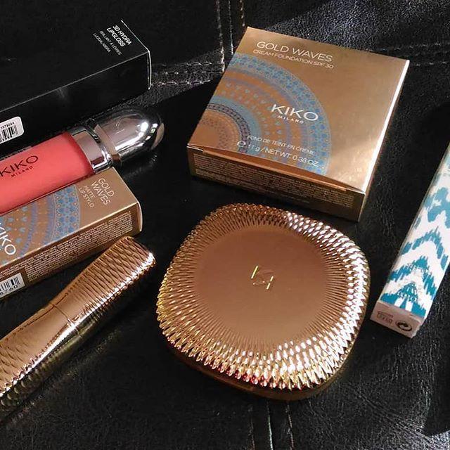 Phấn phủ Kiko Gold Waves Powder Foundation Màu 02