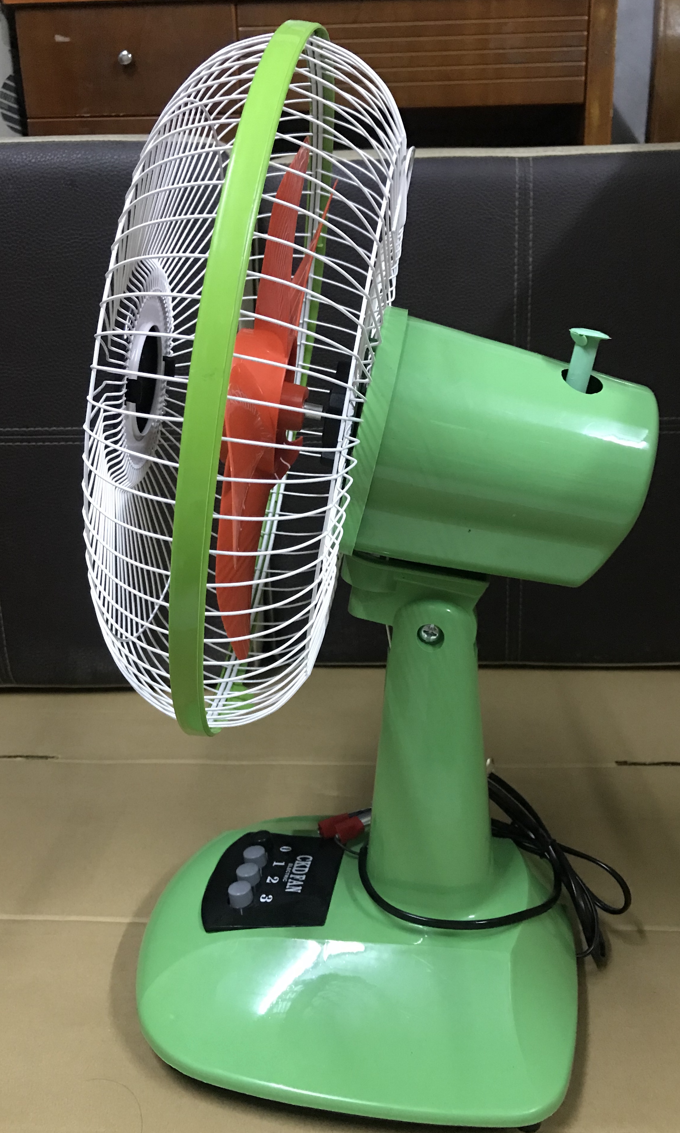 Quạt Bàn B300 Kẹp Bình Ắc Quy 12V CBD - Cánh 30cm - KHÔNG KÈM BÌNH ÁC QUY.