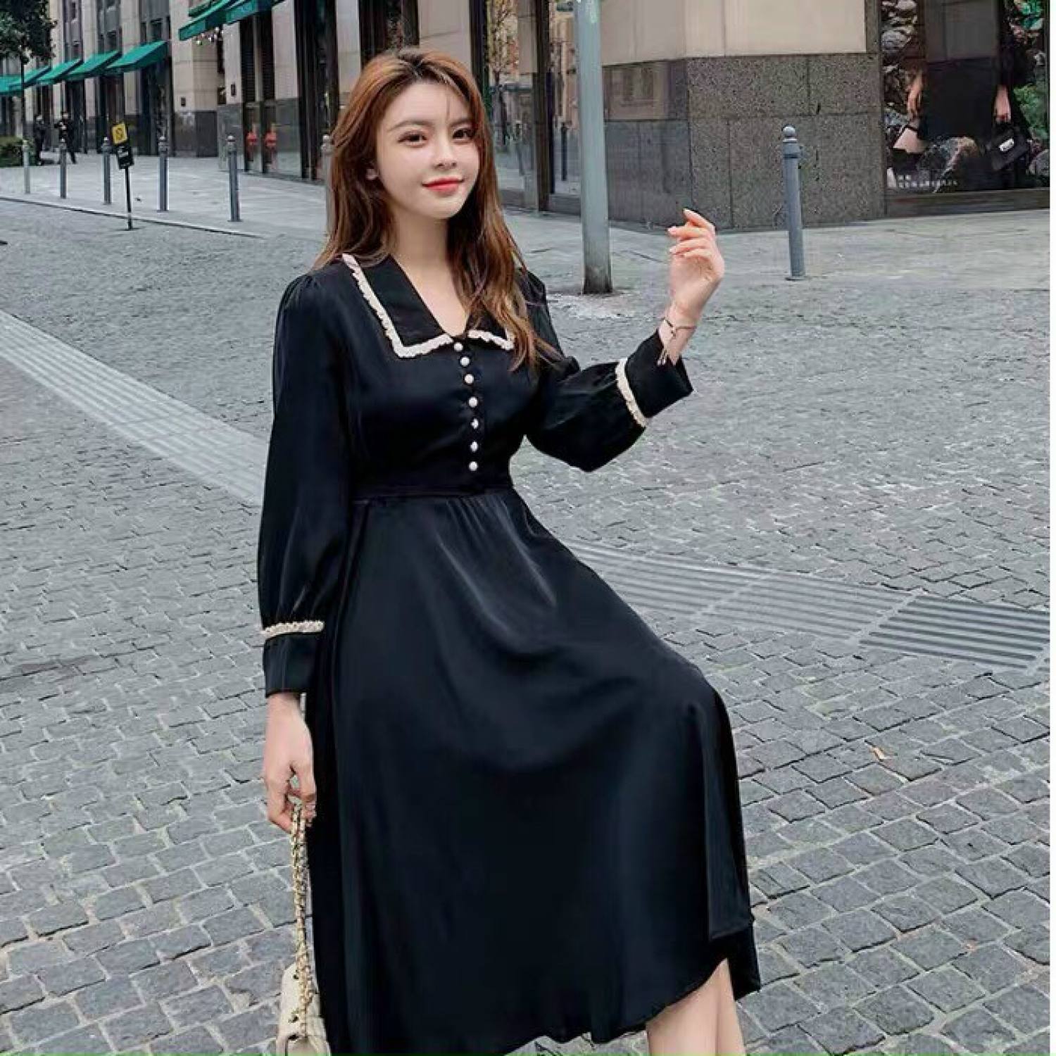 Đầm xòe cổ sơ mi viền tay dài ngực đính cườm thắt eo màu sắc sang trọng xinh tươi