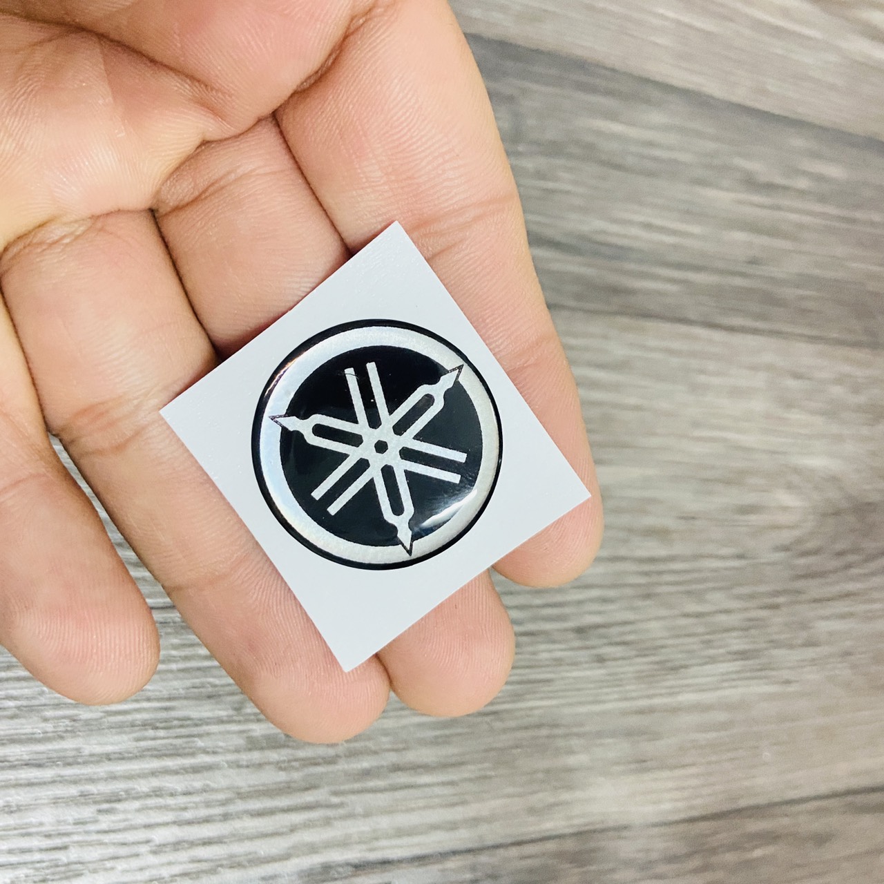 [HCM][NEW] HUY HIỆU LOGO YAMAHA ĐỔ KEO DÁN XE SIÊU CHẮC ĐƠN GIẢN NHƯNG ĐẲNG CẤP.(LOGO NHỎ)