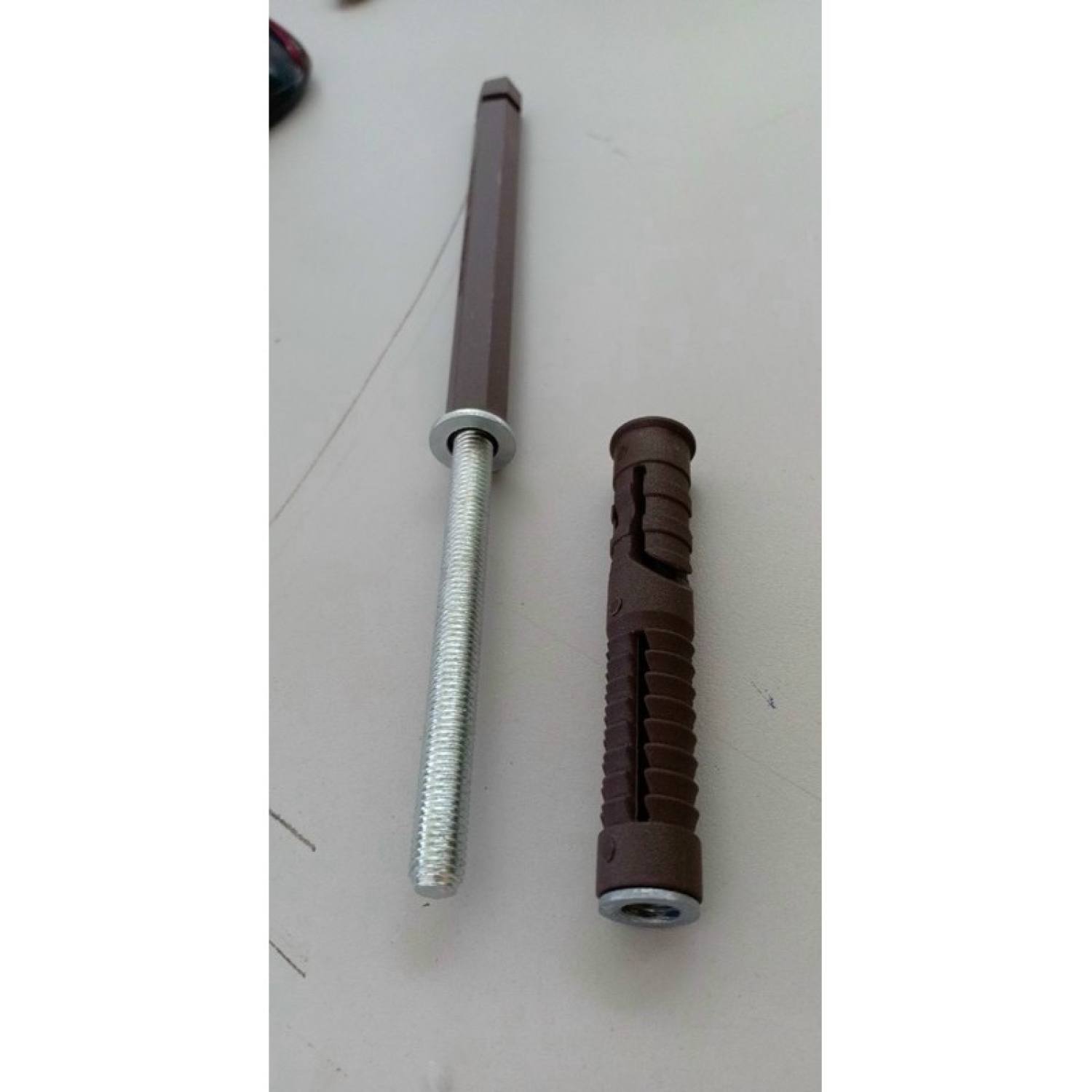 Pát âm kệ gắn tường