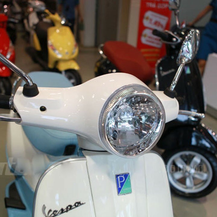 Tem mặt nạ logo Piagio gắn Vespa LX (giá 1 cái)