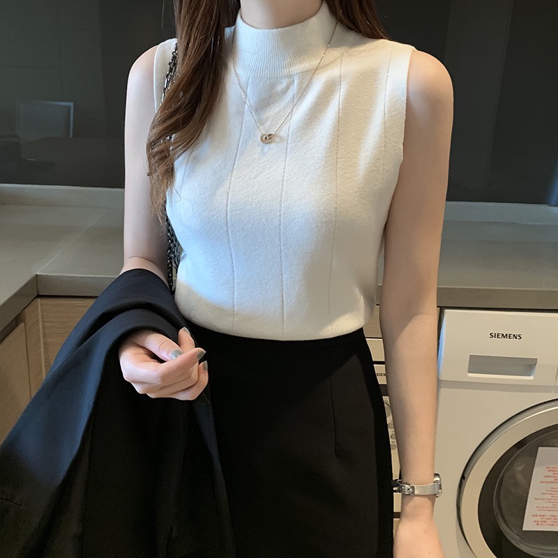 Áo len cổ cao sát nách