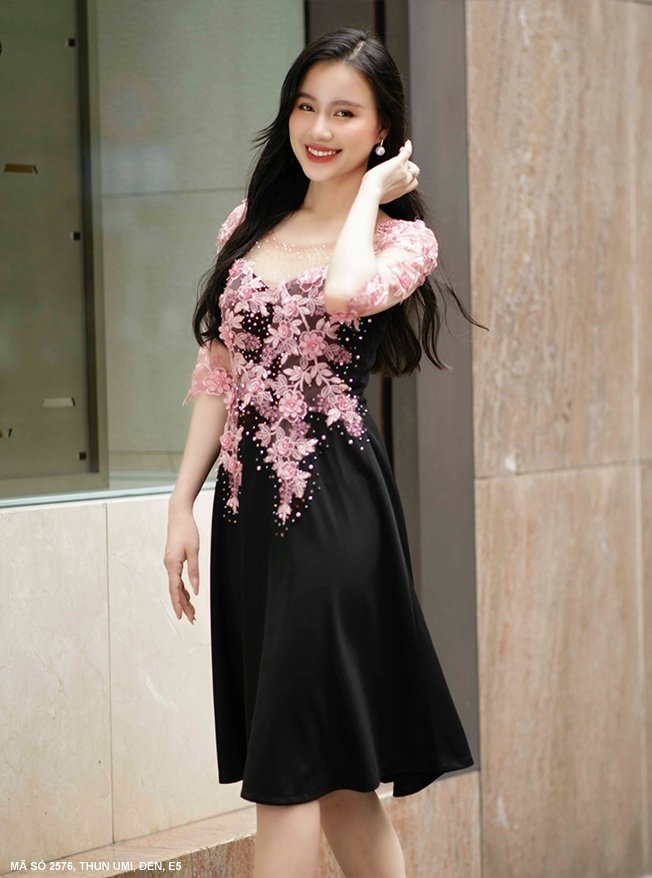 MyDu Shop | MS 2576 – Đầm Xòe Trung Niên Đắp Ren Thêu Hoa Tay phối lưới Kết Xoàn Sang Trọng