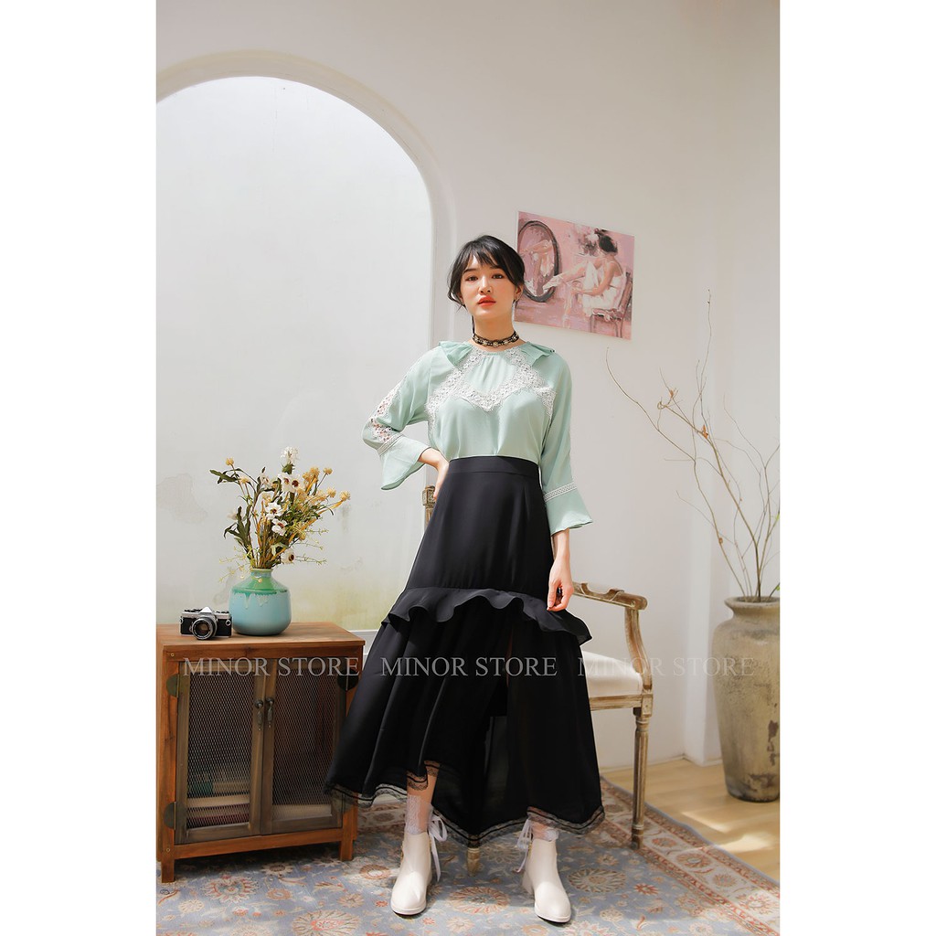 CHÂN VÁY ĐEN DÀI XẺ ĐÙI 2 TẦNG [MINOR SAUDASE]