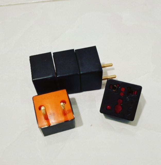 Phích cắm đa năng 3chấu .VNE