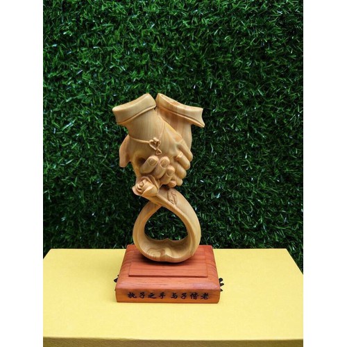 Tượng gỗ hạnh phúc