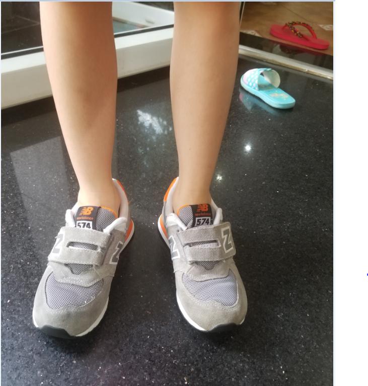Giày thể thao trẻ em New Balance, size 32