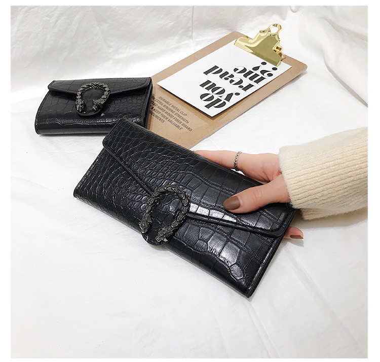 Ví Clutch Nữ Vân Da Cá Sấu Khóa Rồng