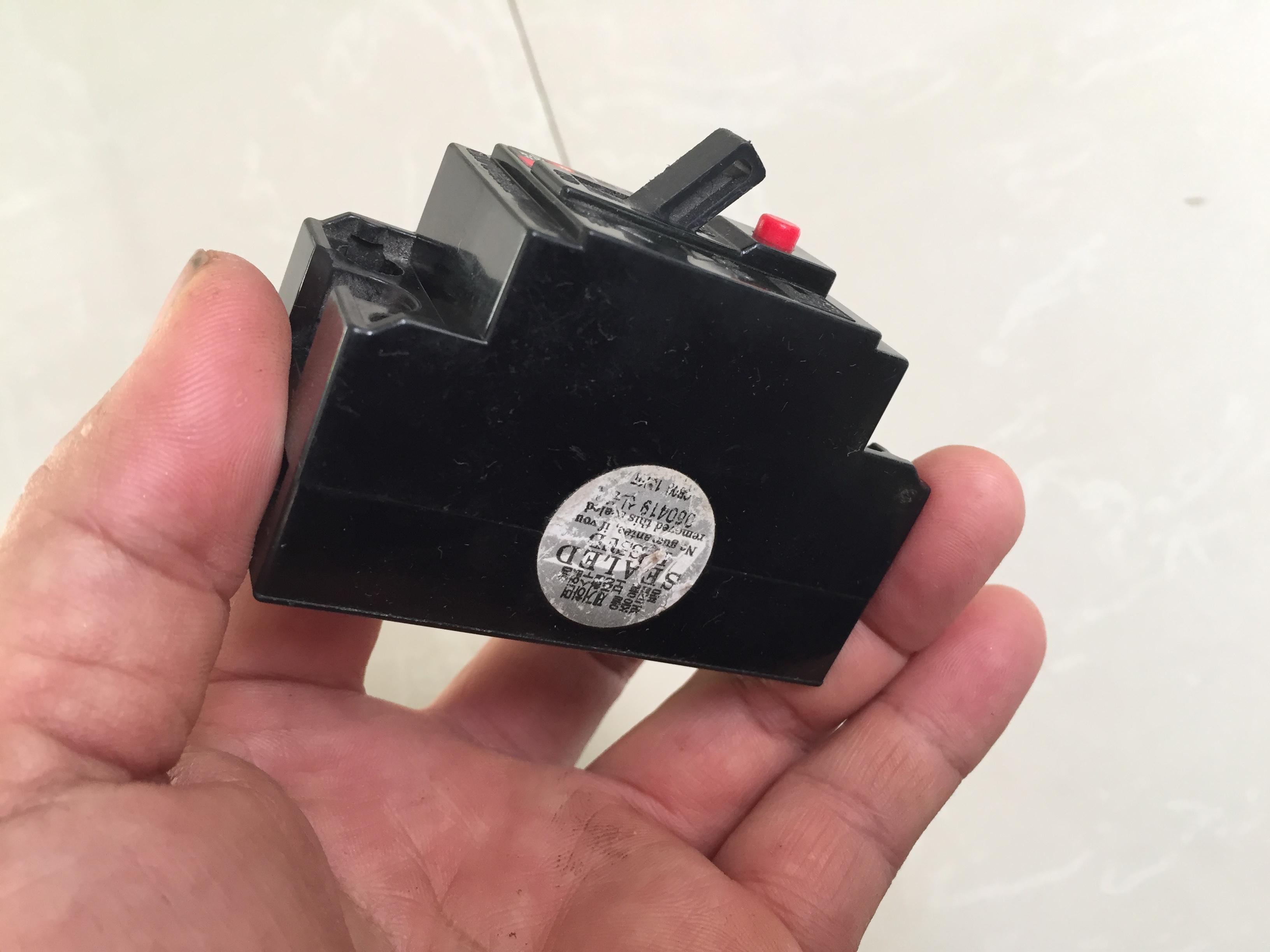 ELCB CB Cầu Dao Chống Giật LS 20A Cốc Nhỏ