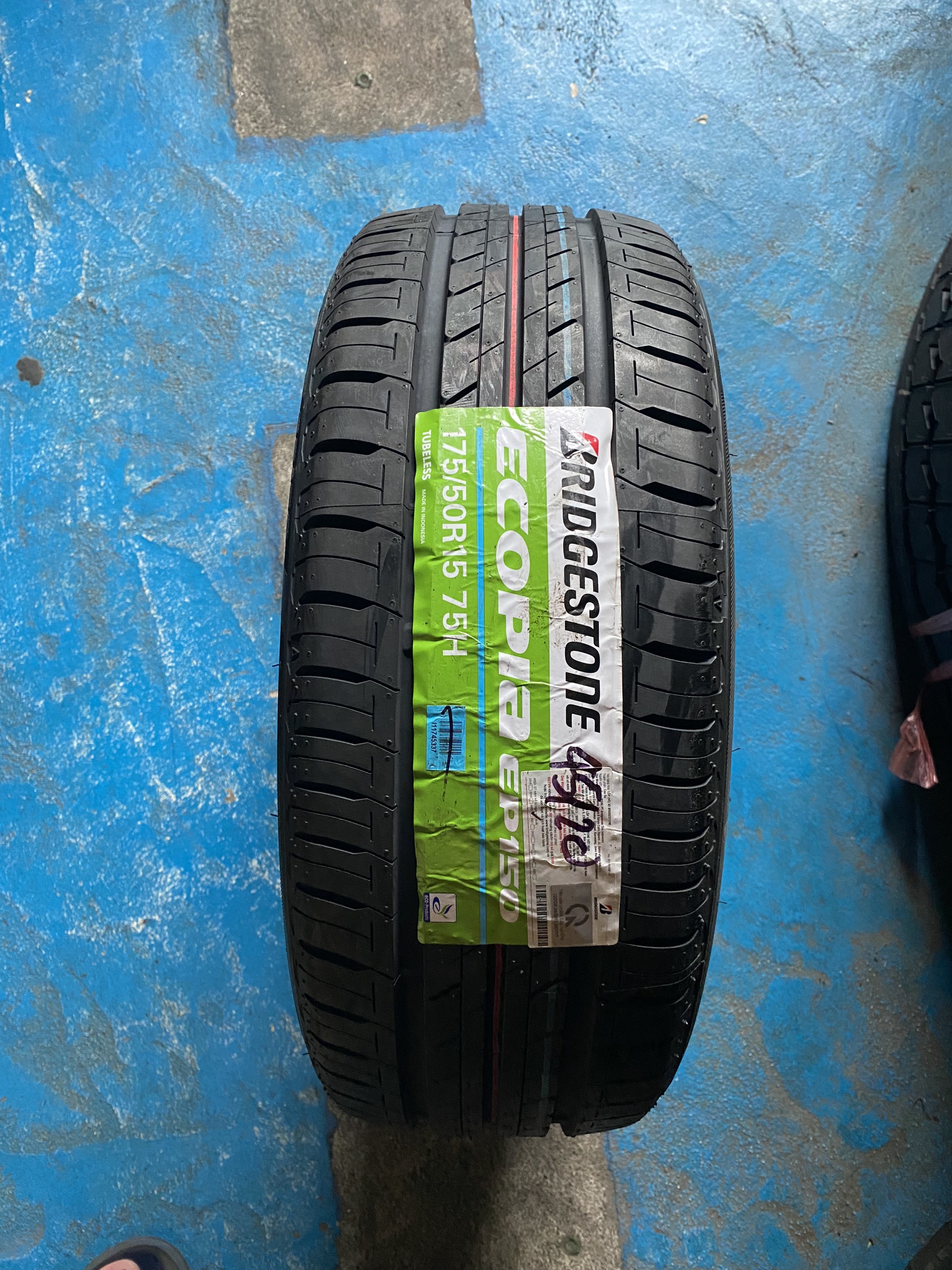 Lốp Bridgestone 175/50R15 EP150