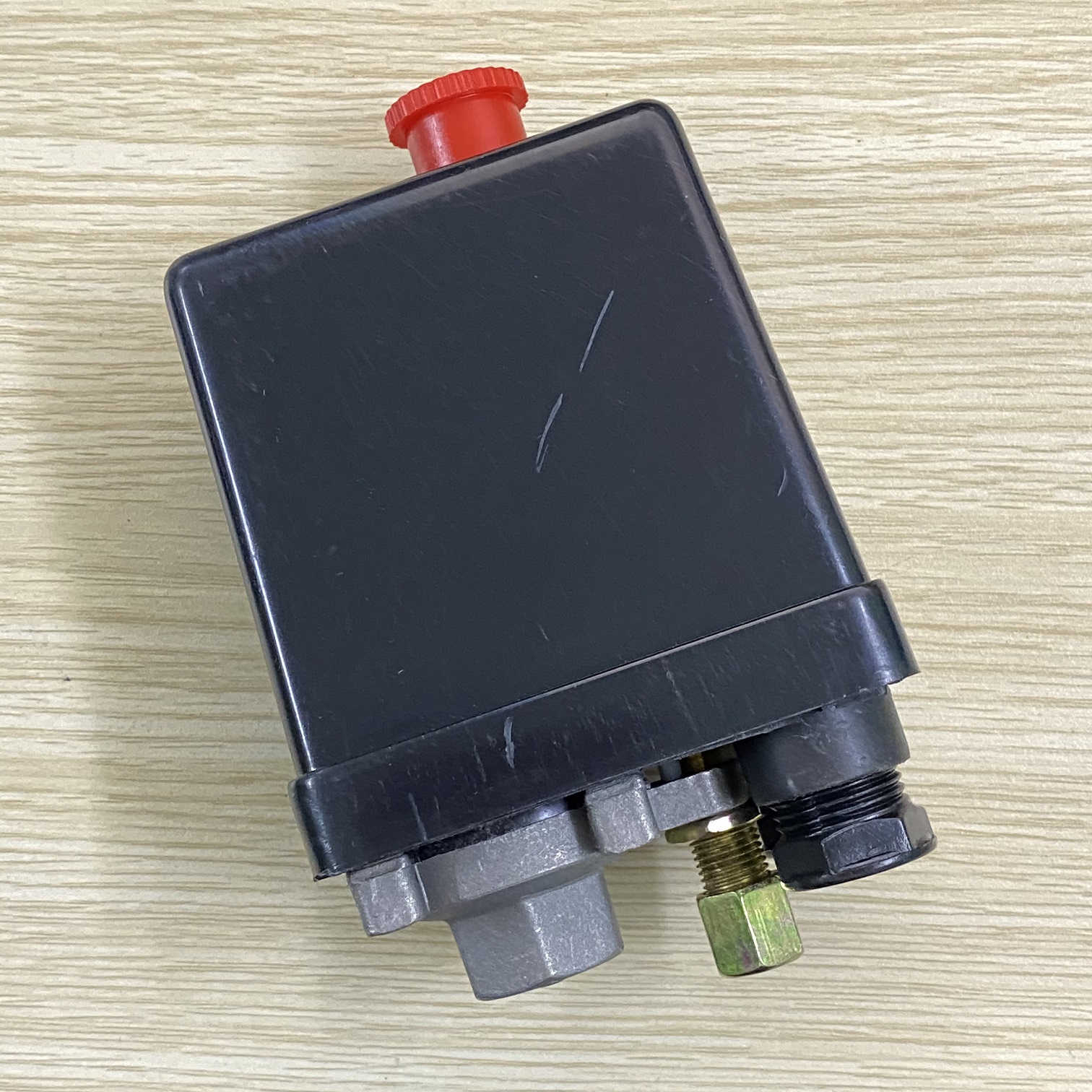 Rơ-le máy nén khí Trung Quốc (dùng được cho loại đầu liền và không dầu giảm âm) - Có loại 1 chân và 4 chân