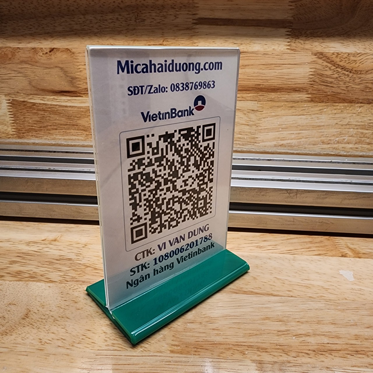 Menu mica in mã QR Code để bàn.