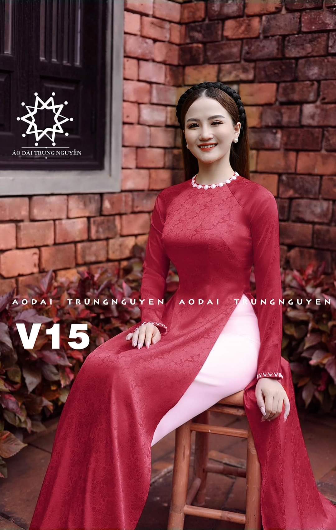 Áo dài gấm hoa trà cổ tròn cao cấp (chỉ giá áo)