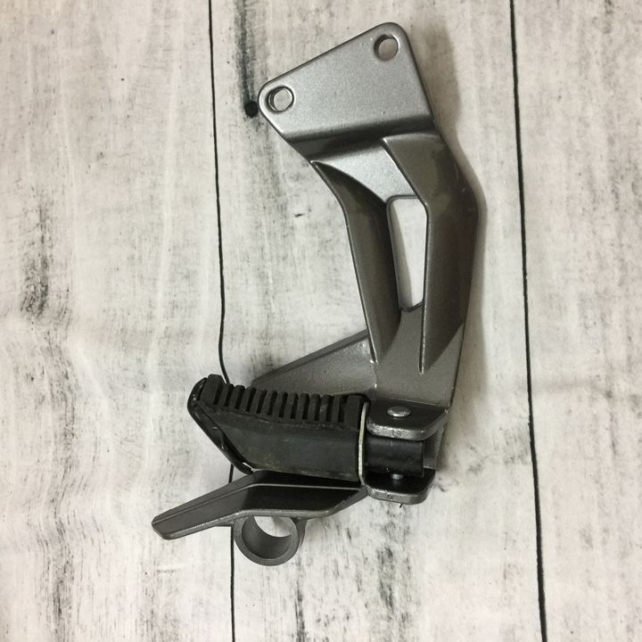 Gác chân sau xe JUPITER V - báng chân xe máy