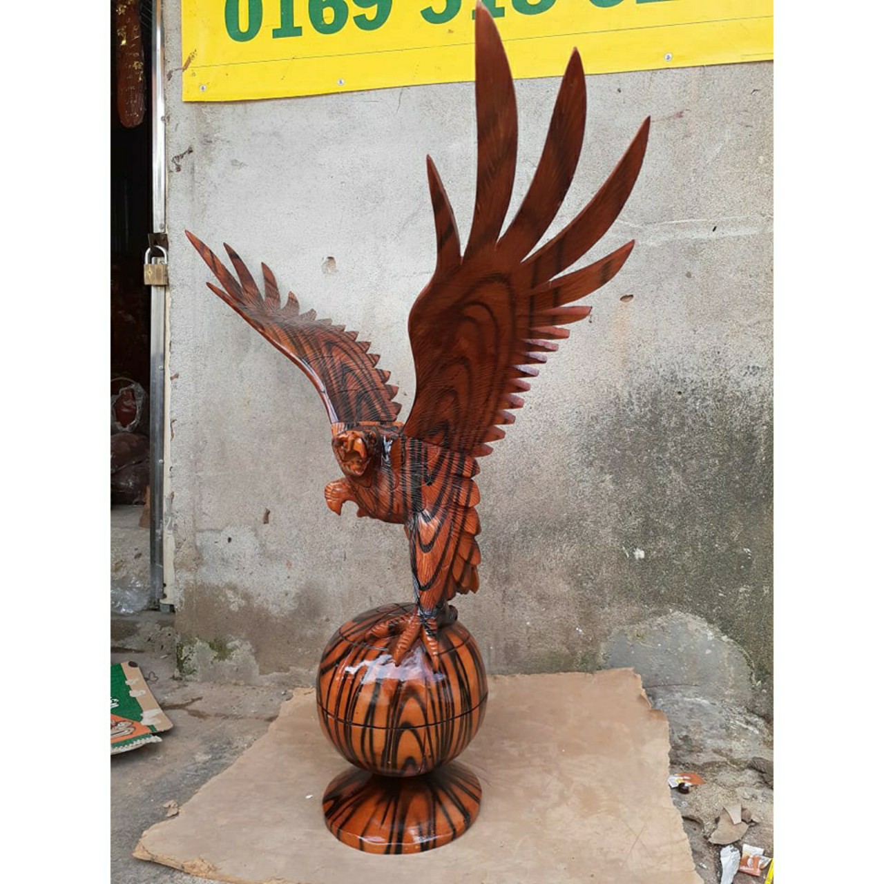 Tượng đại bàng bằng gỗ cao 50-60cm