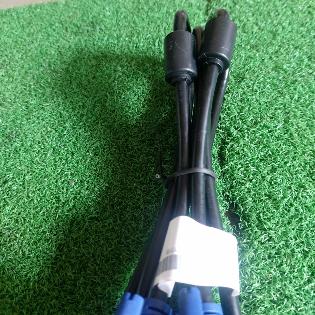 Cáp vga kết nối máy tính với màn hình