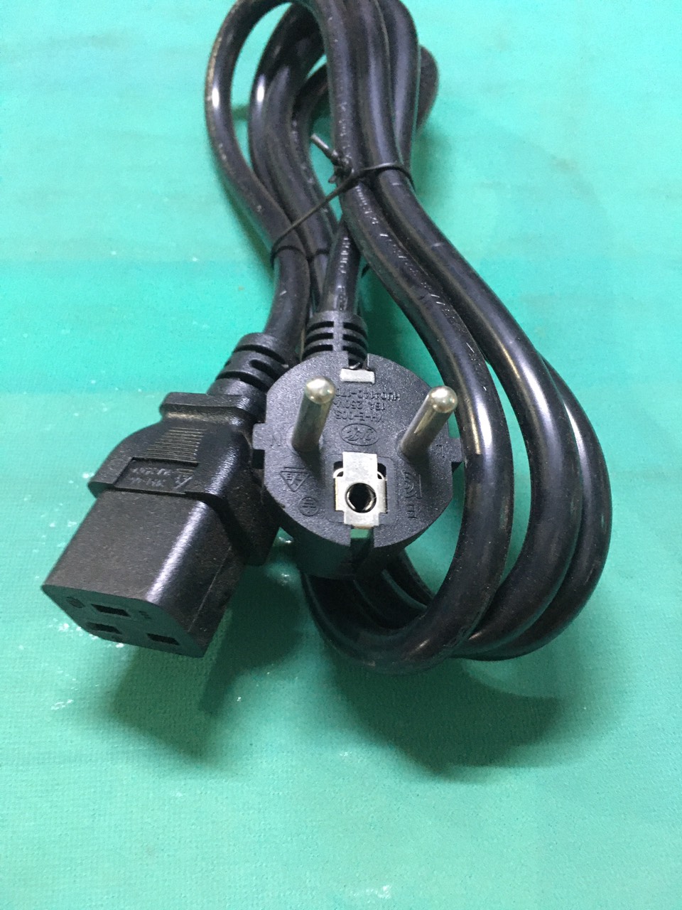 Dây nguồn C19 hai chấu tròn dài 1.8m