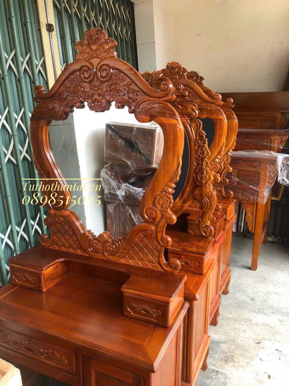 Bàn trang điểm gỗ tràm bông vàng M02