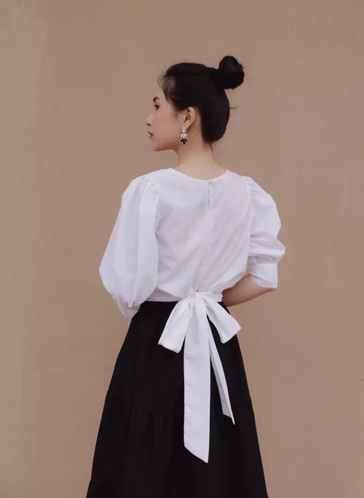 Áo kiểu trắng tay phòng cột nơ eo Croptop