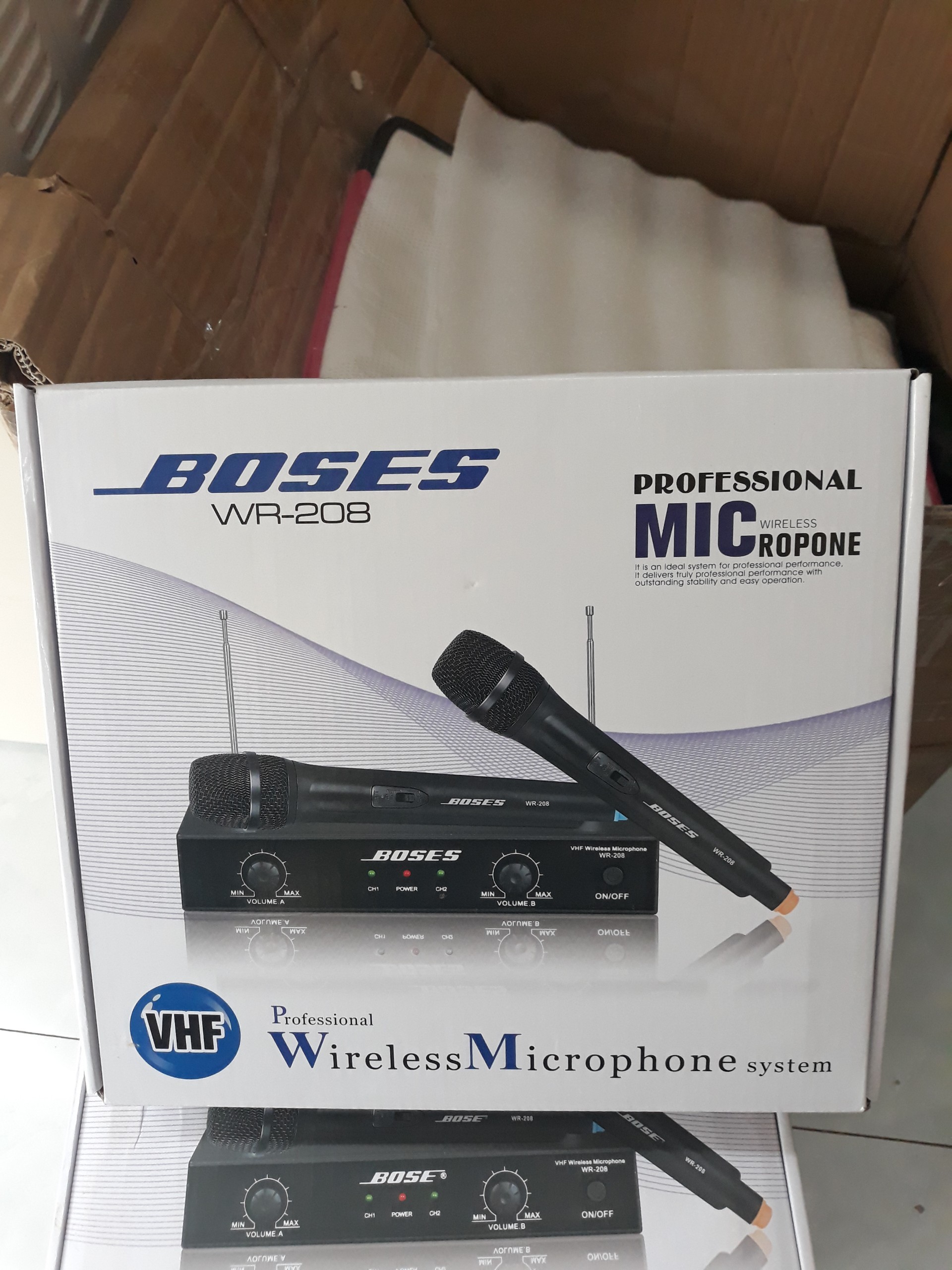 Bộ Micro Không Dây Karaoke WR-208