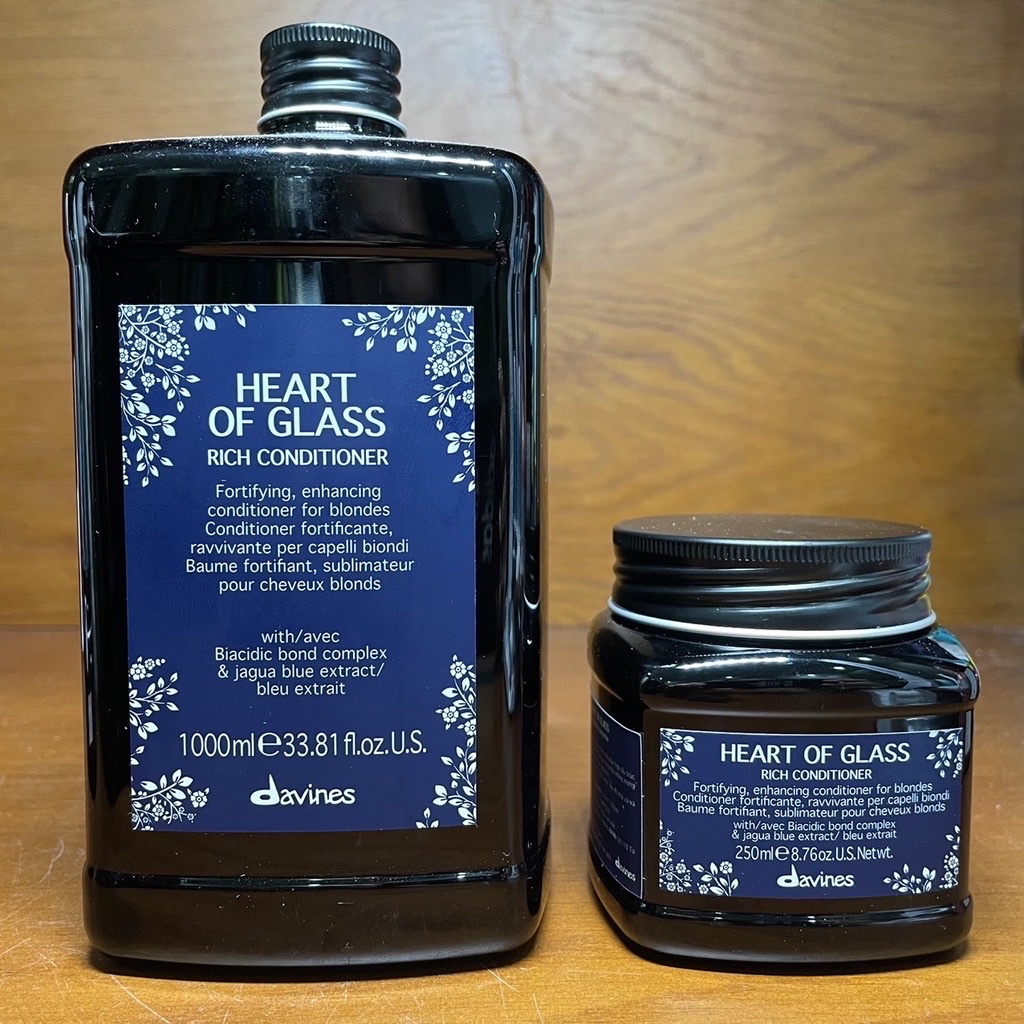 Dầu gội làm sạch tóc màu vàng sáng Davines Heart Of Glass Silkening Shampoo 1000ml