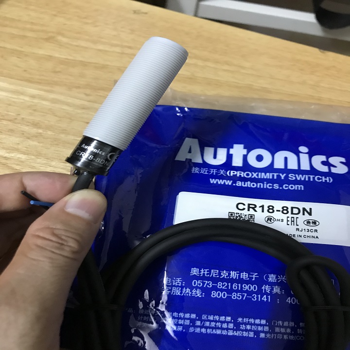 Cảm biến tiệm cận điện dung CR18-8DN