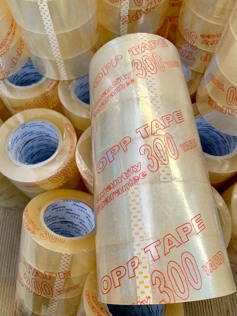 Cuộn băng keo gói hàng loại 300 yard