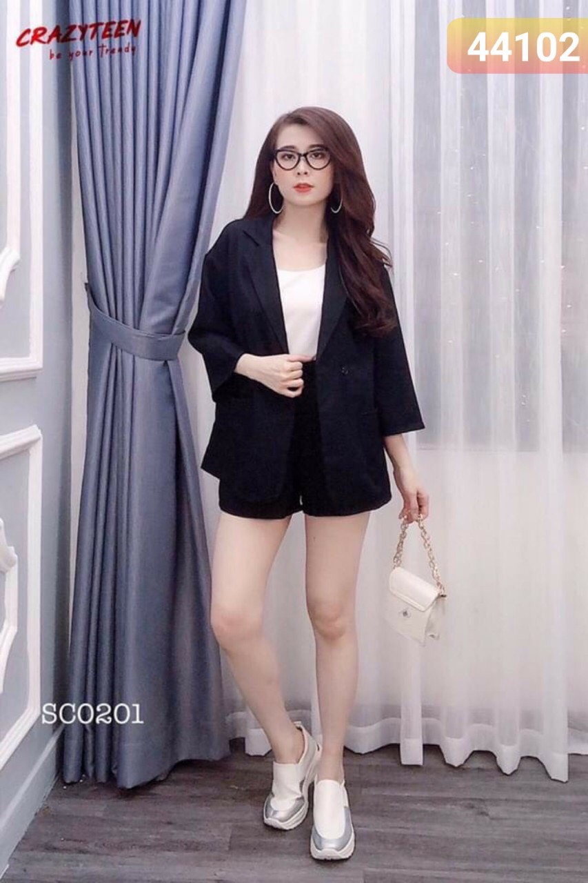 Set áo khoác tay lỡ và quần ngắn kèm áo trong