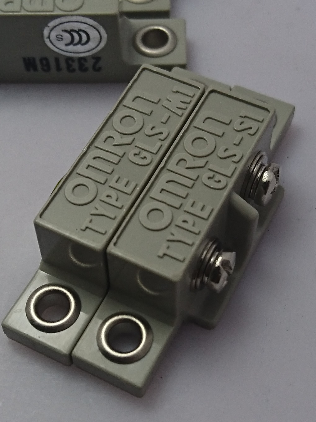 Cảm biến tiêm cận OMRON GLS-M1, GLS-S1 ( pressure sensor )
