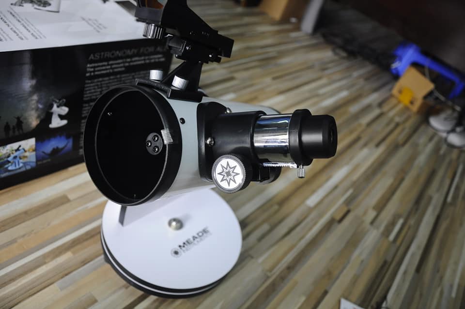 Kính thiên văn phản xạ Meade LightBridge Mini 82mm