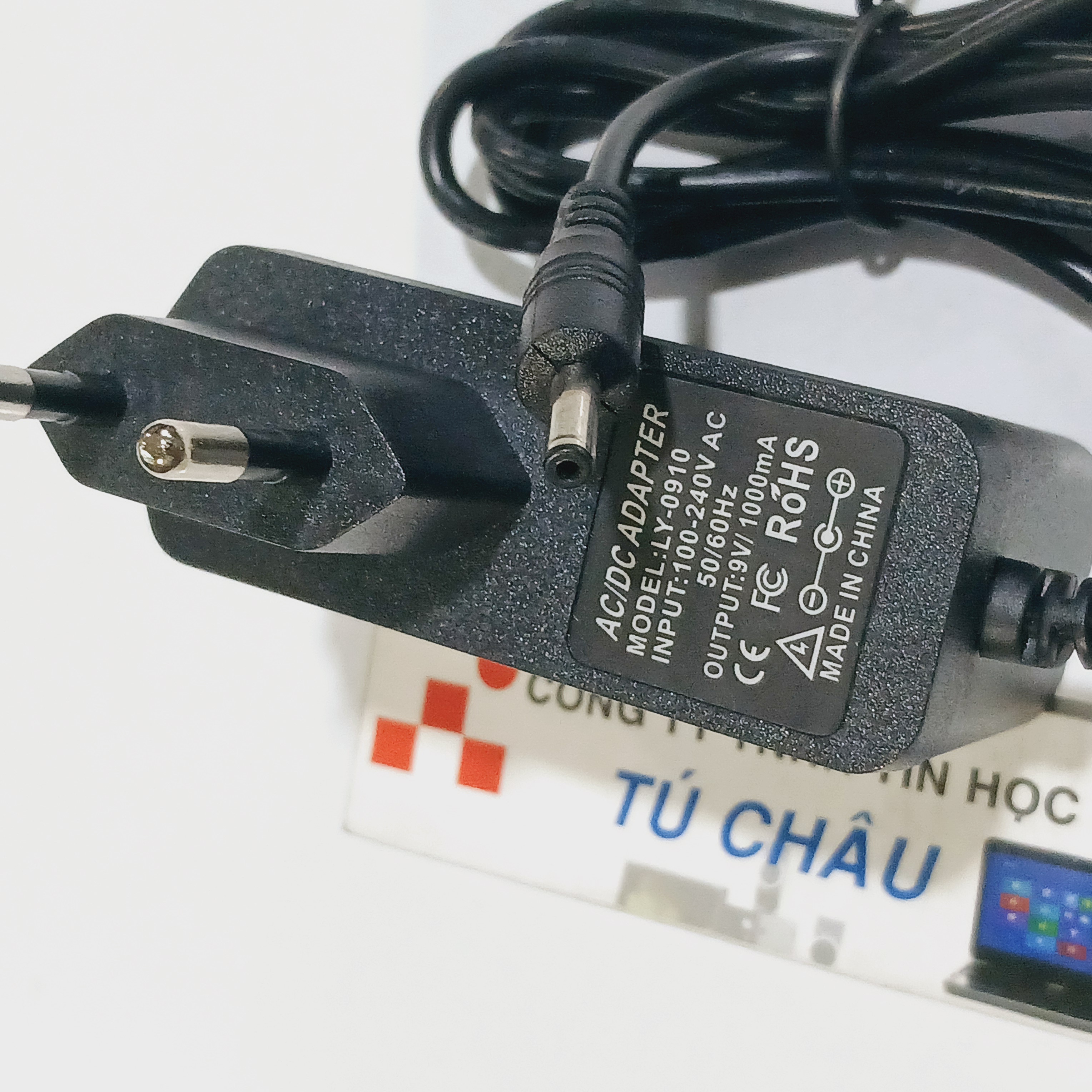 Adapter DC 9V - 1A / Đầu cắm 3.5mm X 1.35mm