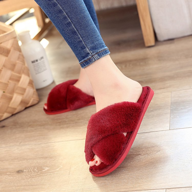 [HCM]Dép lông mang trong nhà hình chéo êm chân unisex