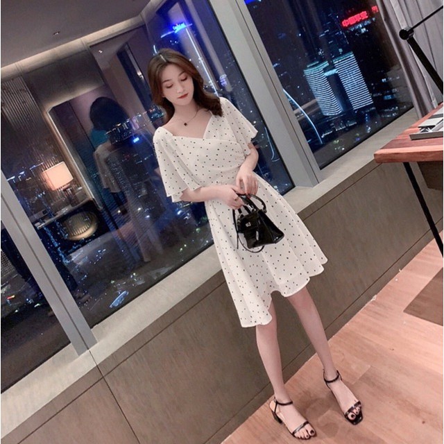 Đầm trắng bi xoè thắt eo