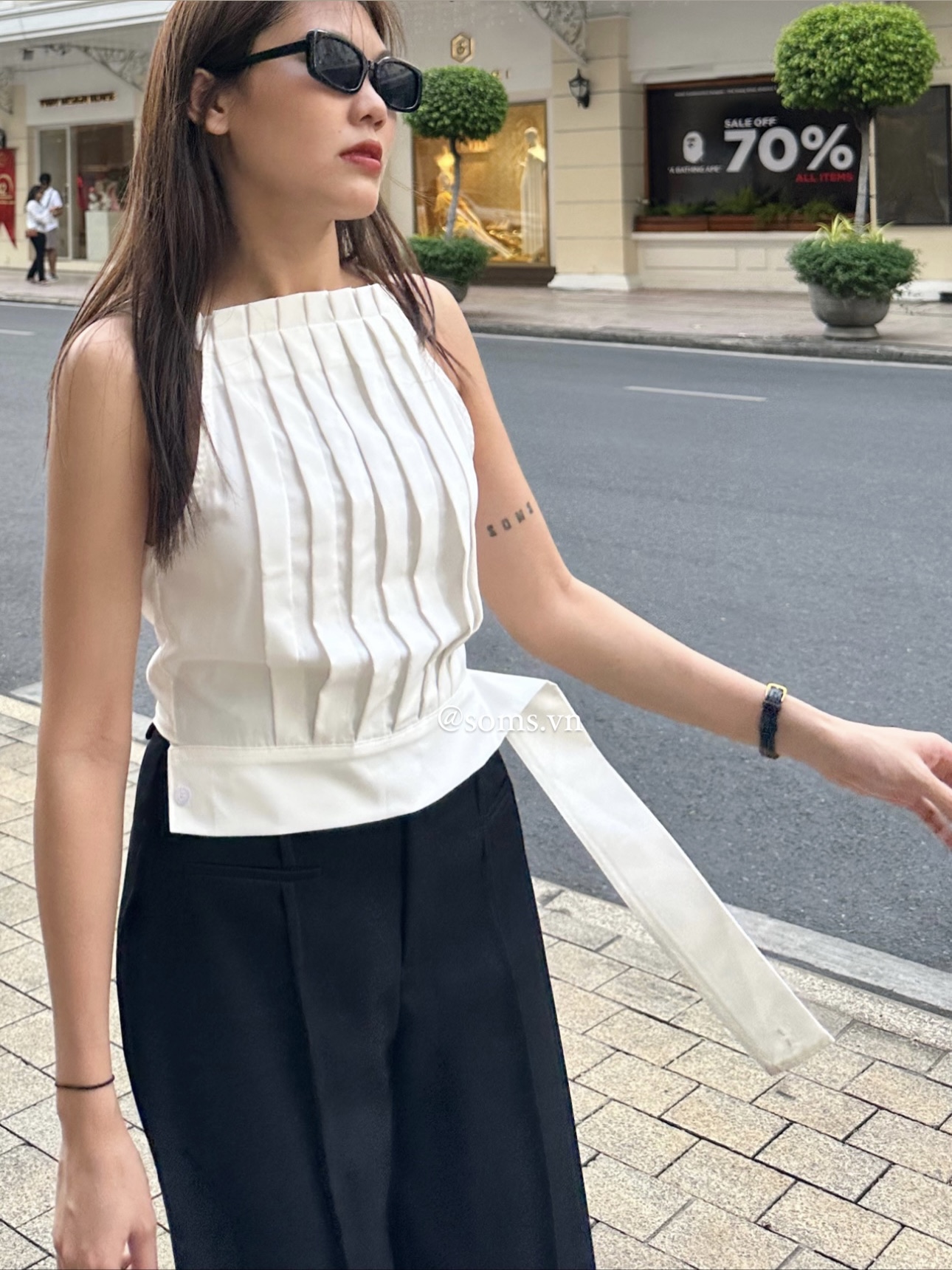 Áo kiểu yếm cổ phối xếp ly lạ, mặc được 2 kiểu - 𝐌𝐚𝐫𝐢𝐬 𝐒𝐡𝐢𝐫𝐭
