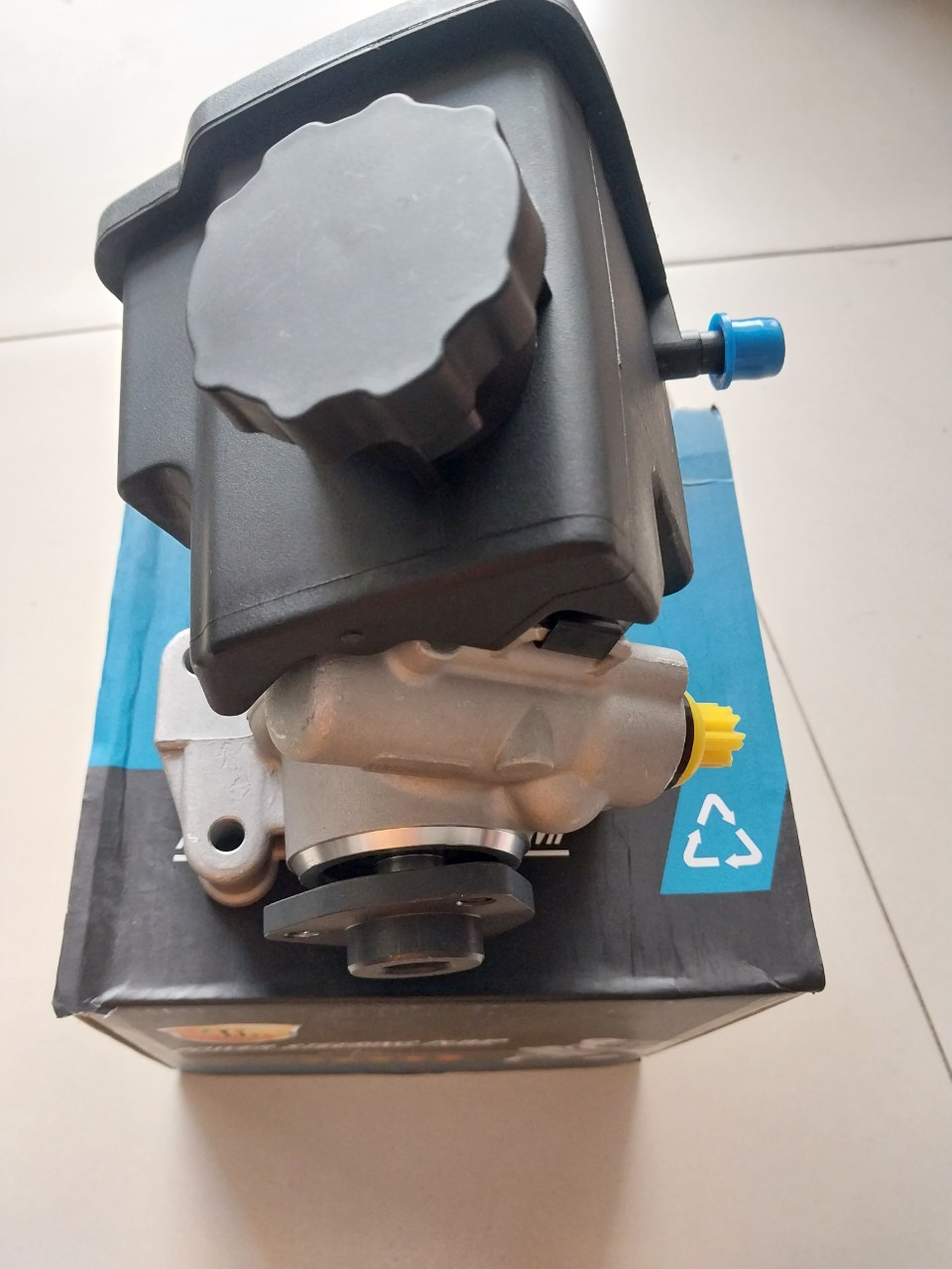 BƠM TRỢ LỰC LÁI XE MERCEDES SPRINTER 16 CHỖ