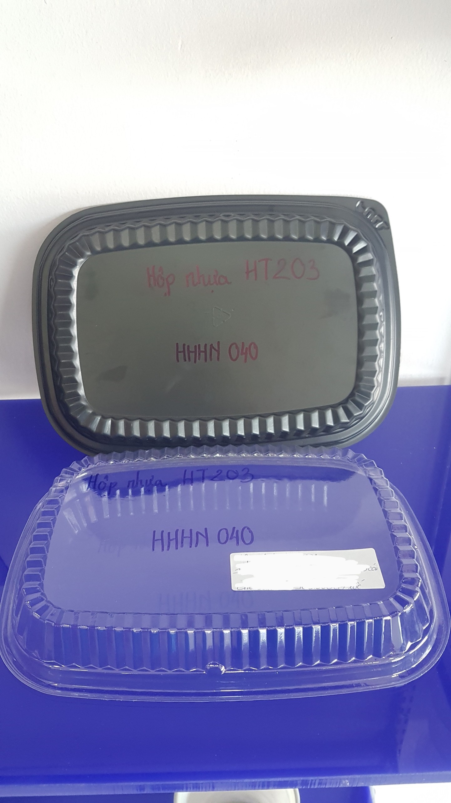 Hộp nhựa đế đen HT203