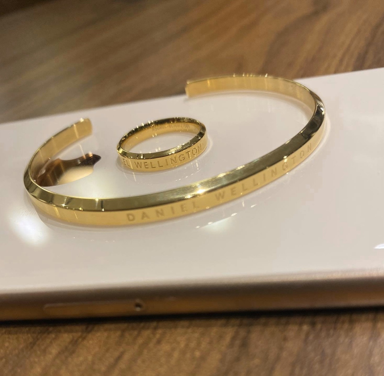 [HCM][Ở ĐÂU RẺ HƠN SHOP HOÀN TIỀN] Vòng cuff titanium thời trang - Vòng tay dw - Bảo hành 12 tháng [FULL HỘP và TÚI ĐỰNG]