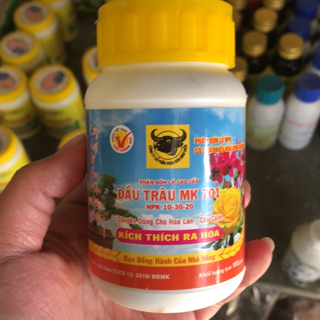 Phân bón đầu trâu kích ra hoa và bật mầm 701 hũ 100g