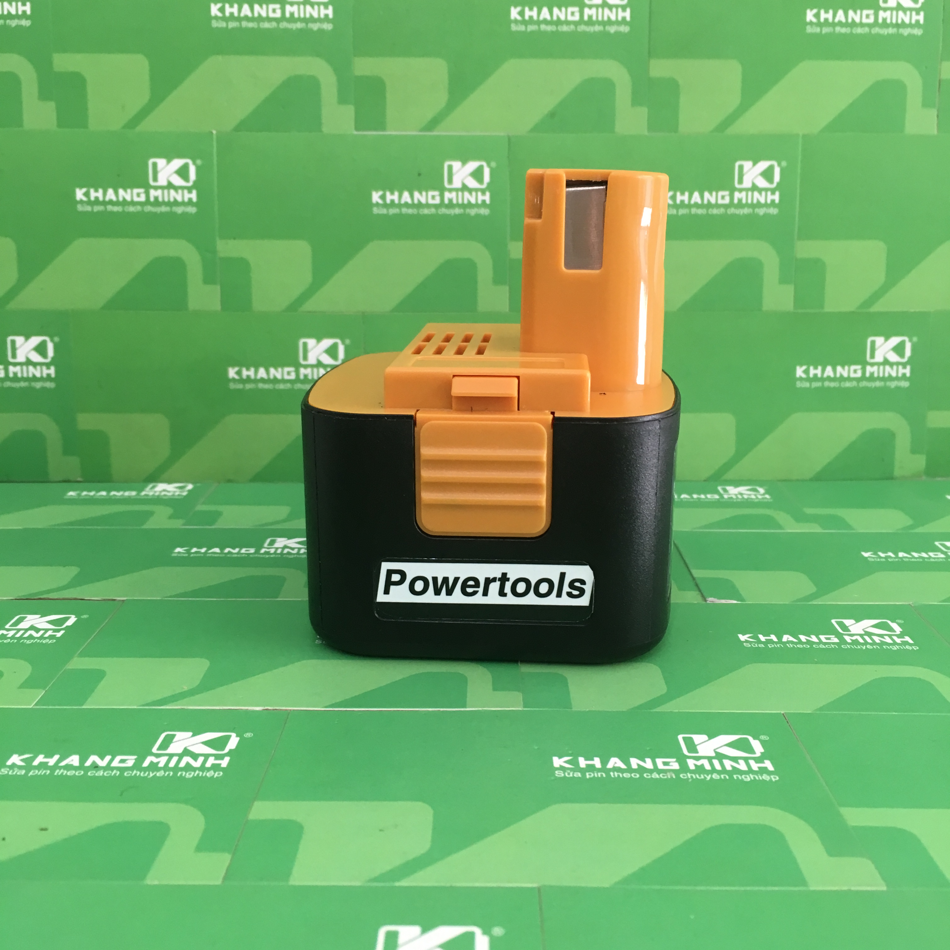 [HCM]Vỏ pin National 12V Ni-Mh vỏ cao lên Li-ion có thể lắp được 6 cell 18650 và mạch bảo vệ